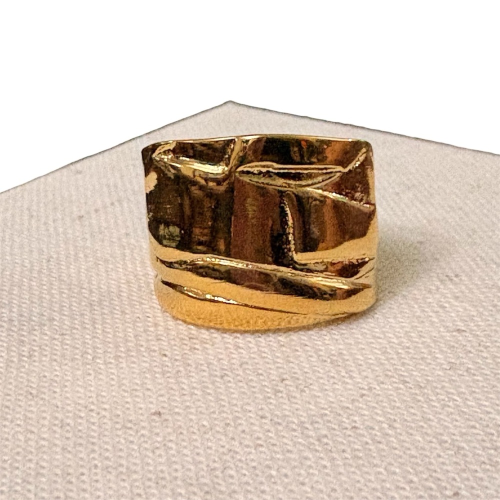 Gold Hammered Ring 24k Gold Plated Size 7 - Picture 2 of 8